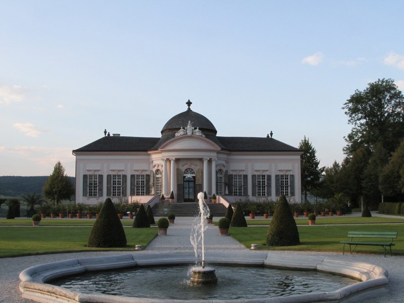 Der barocke Gartenpavillon im Stiftspark mit Brunnen